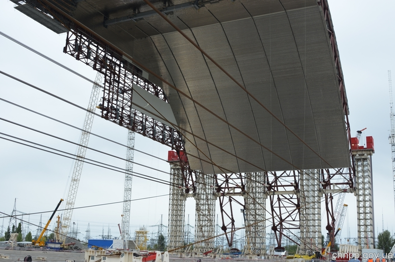 Illustration for article titled Chernobyl's Steel Radiation Shield Is the Biggest Moving Structure Ever